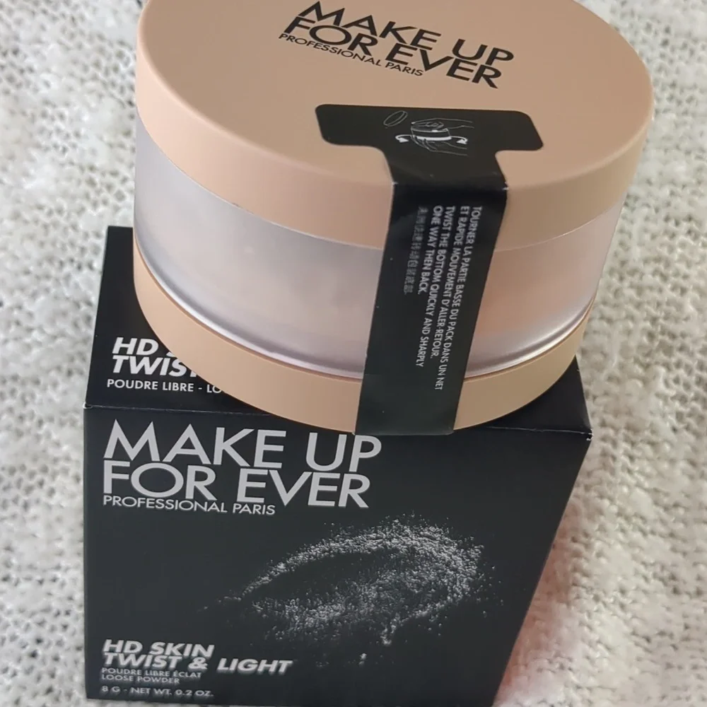 Makeup Forever HD Skin Twist & Light Powder in 2.0 Medium, 8g/0.20oz